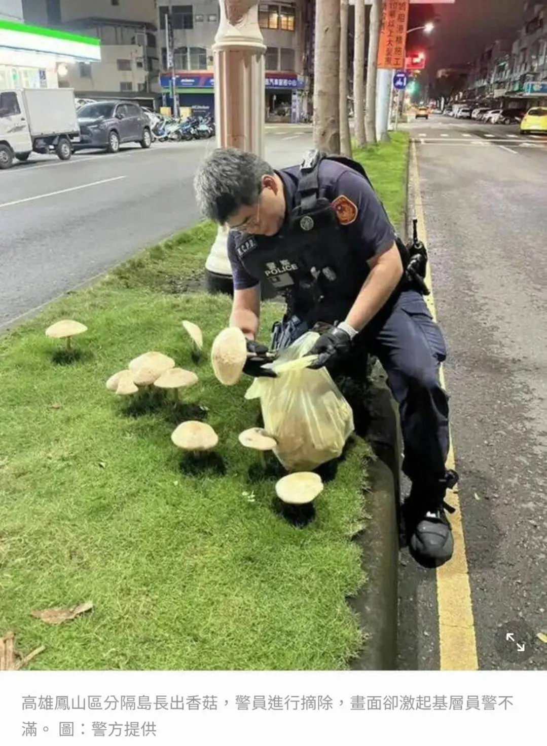 943532