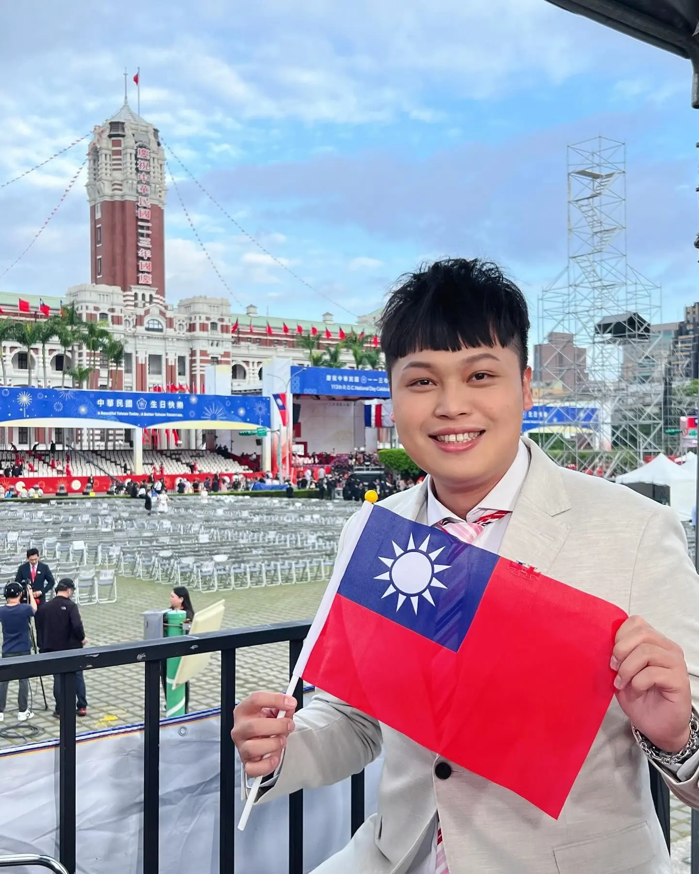 469081600 18048718883474501 5028118943683107690 N